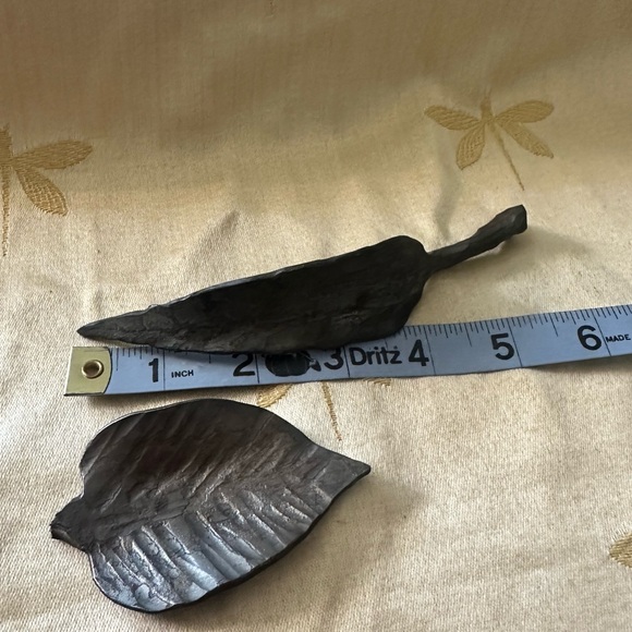 Set of 4 Hand Forged Primitive Farmhouse Rustic Iron Metal Leaves for Decor. - Picture 11 of 12